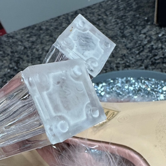 Fashion Nova Blush Feathered chunky Heels NIB 7.5 - Picture 8 of 12